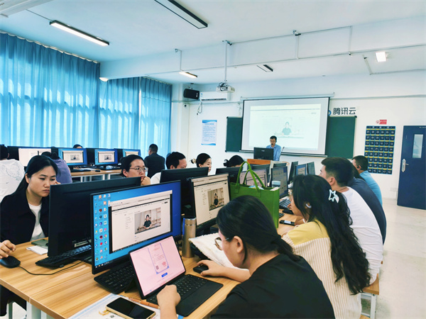 廈門(mén)華天涉外職業(yè)技術(shù)學(xué)院 融合教育科技，驅(qū)動(dòng)技術(shù)開(kāi)發(fā)新篇章